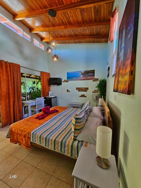 Postel nebo postele na pokoji v ubytování BellaVista Suites By Villas Verdes - Samara Beach