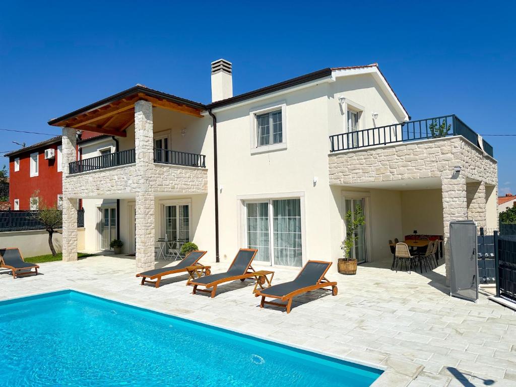 Πισίνα στο ή κοντά στο Villa Gaudeo with pool and EV station