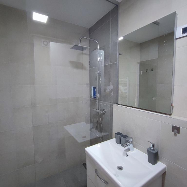 Perfect Place 32 - One-Bedroom Apartment