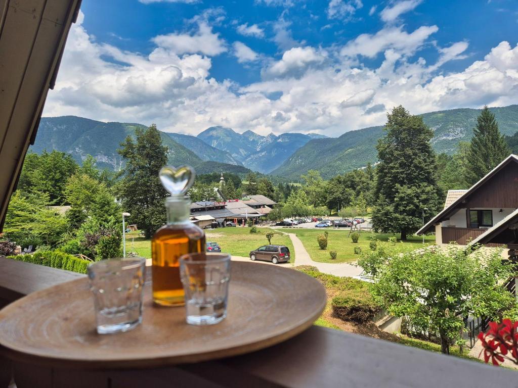 En generel udsigt til bjerge eller udsigt til bjerge taget fra lejligheden