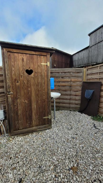 Fotografie z fotogalerie ubytování Romantischer POD - Gegen Aufpreis mit Hot Tub - Whirlpool & Sauna v destinaci Hohenberg an der Eger