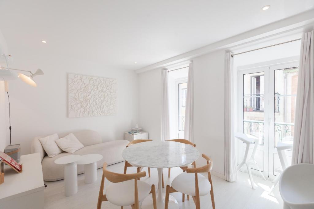 FLH Portas do Sol White Design Flat