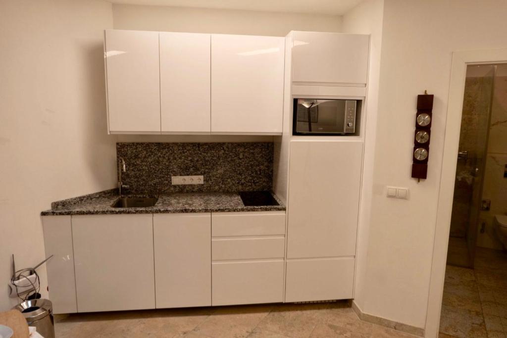 Modern Studios near City Center - Resim 26