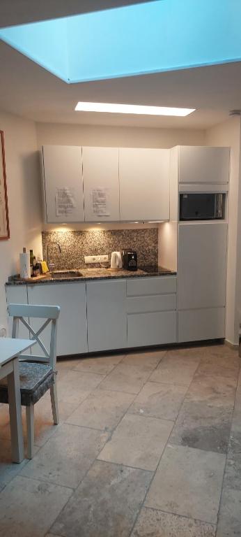 Modern Studios near City Center - Resim 27