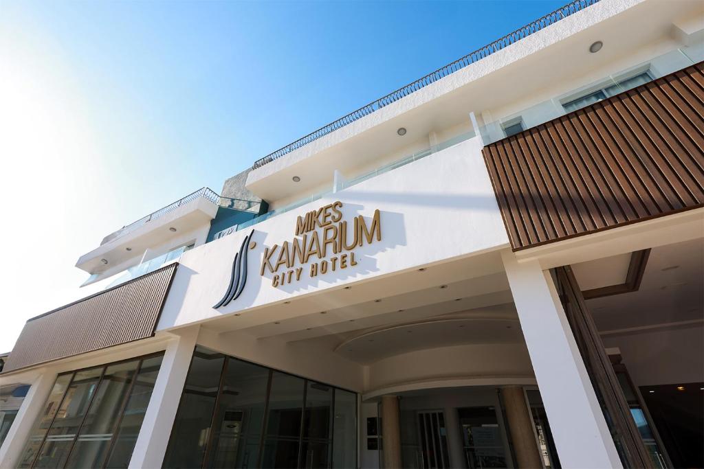 Certifikát, hodnocení, plakát nebo jiný dokument vystavený v ubytování Mikes Kanarium City Hotel