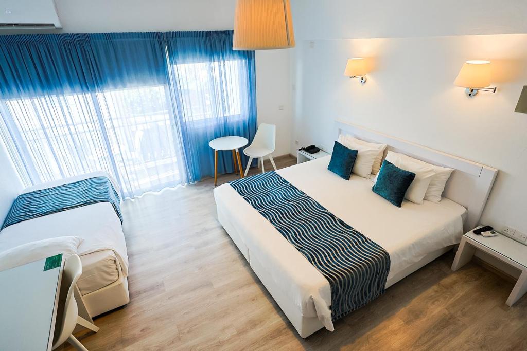 Postel nebo postele na pokoji v ubytování Mikes Kanarium City Hotel