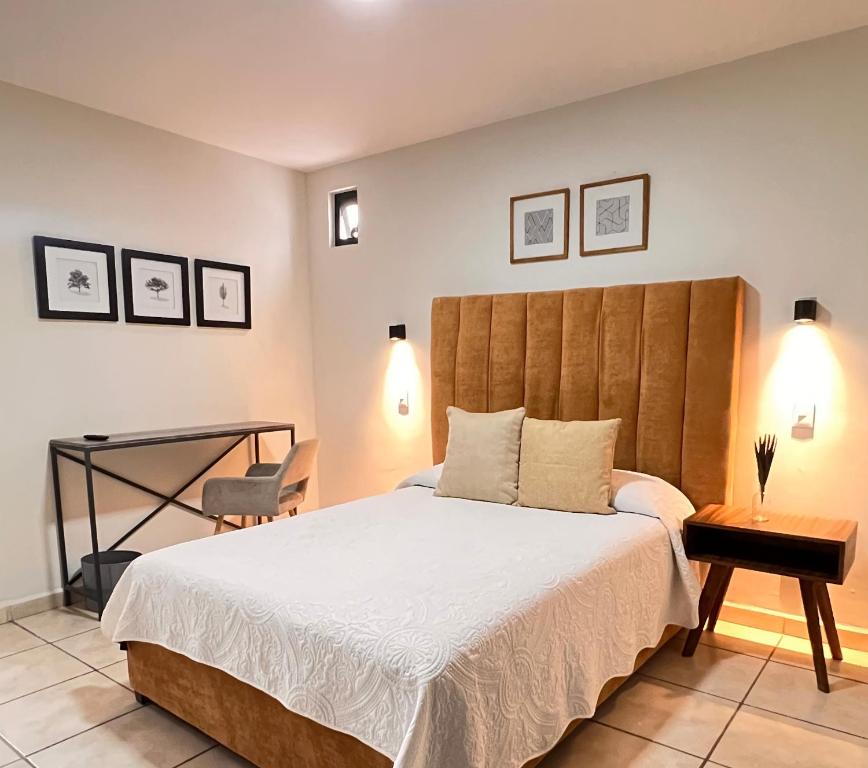 Postel nebo postele na pokoji v ubytování Suites ciento 37