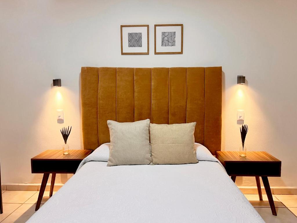 Postel nebo postele na pokoji v ubytování Suites ciento 37