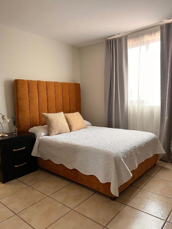 Postel nebo postele na pokoji v ubytování Suites ciento 37