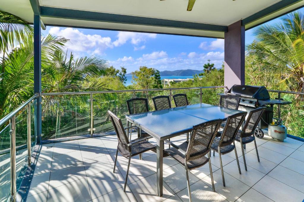Balkón nebo terasa v ubytování Pinnacle Apartments on Hamilton Island by HIHA