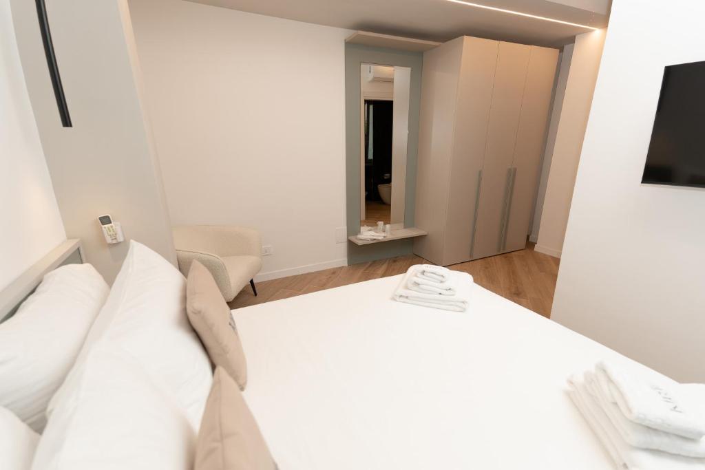 Postel nebo postele na pokoji v ubytování Kira suite and rooms