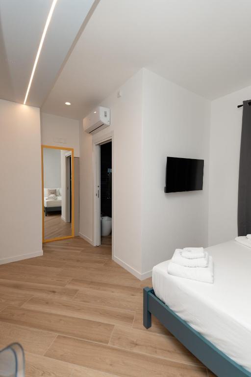 Postel nebo postele na pokoji v ubytování Kira suite and rooms