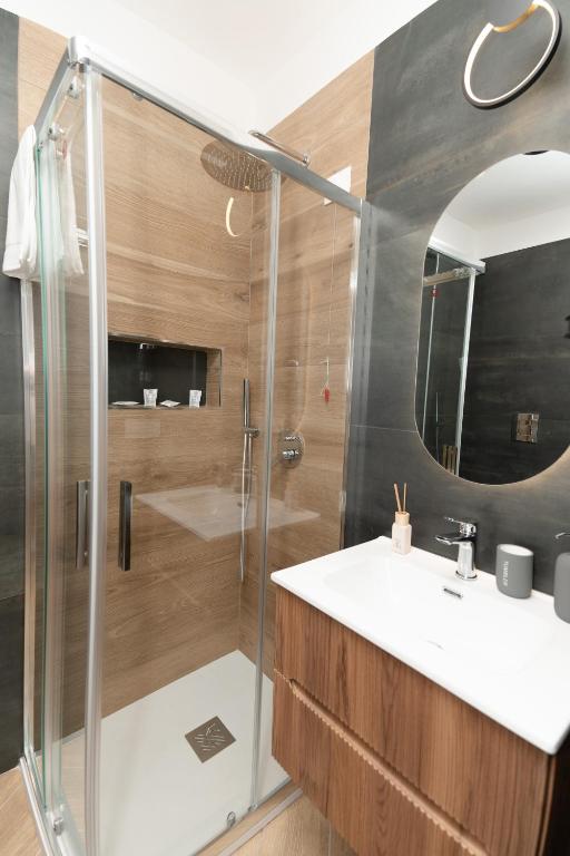Koupelna v ubytování Kira suite and rooms