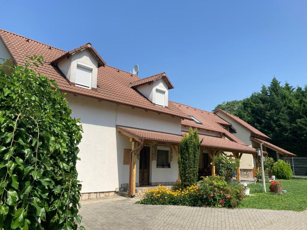 Nemere Apartmans 8174 Balatonkenese, Széchenyi utca 28 kép - 1