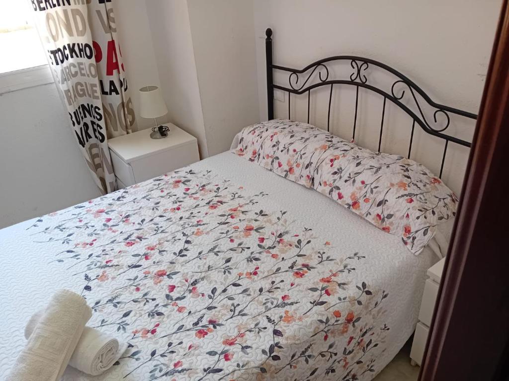 A bed or beds in a room at Apartamento Sostoa 1