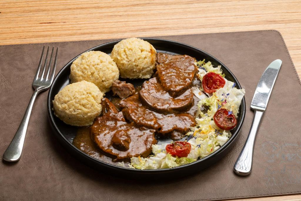 Jídlo v hotelu nebo okolí