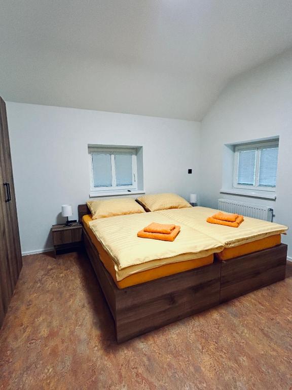 Postel nebo postele na pokoji v ubytování Vila Silva Karlova Studánka