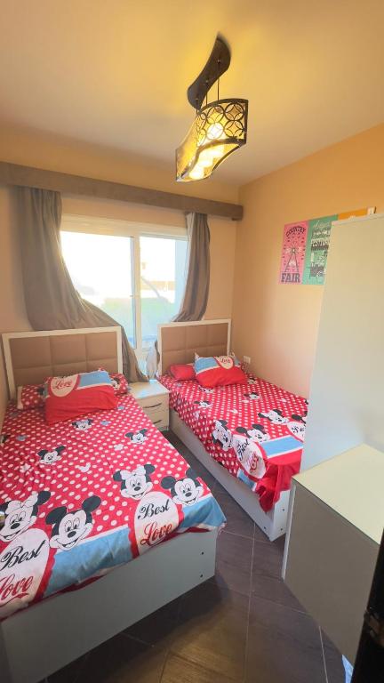 Rúm í herbergi á Porto Matrouh unique Chalet