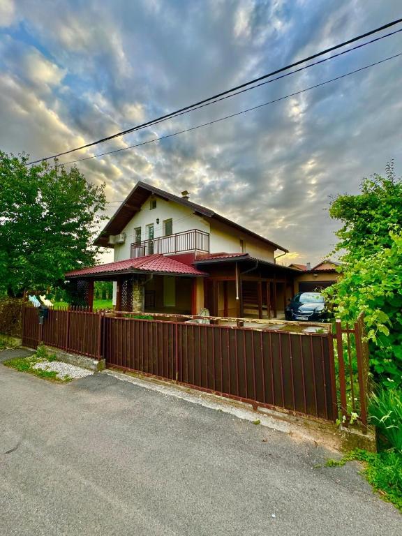 a house with a fence in front of it at Stay and Chill house in Doglodi