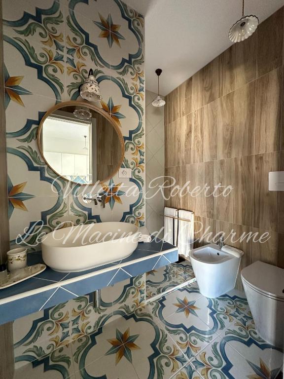 a bathroom with a sink and a mirror at Villetta Roberto Le Macine di Charme - Pugnochiuso Resort in Vieste