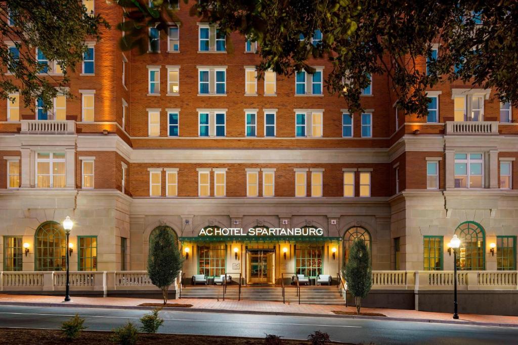 4 stars hotel in Spartanburg