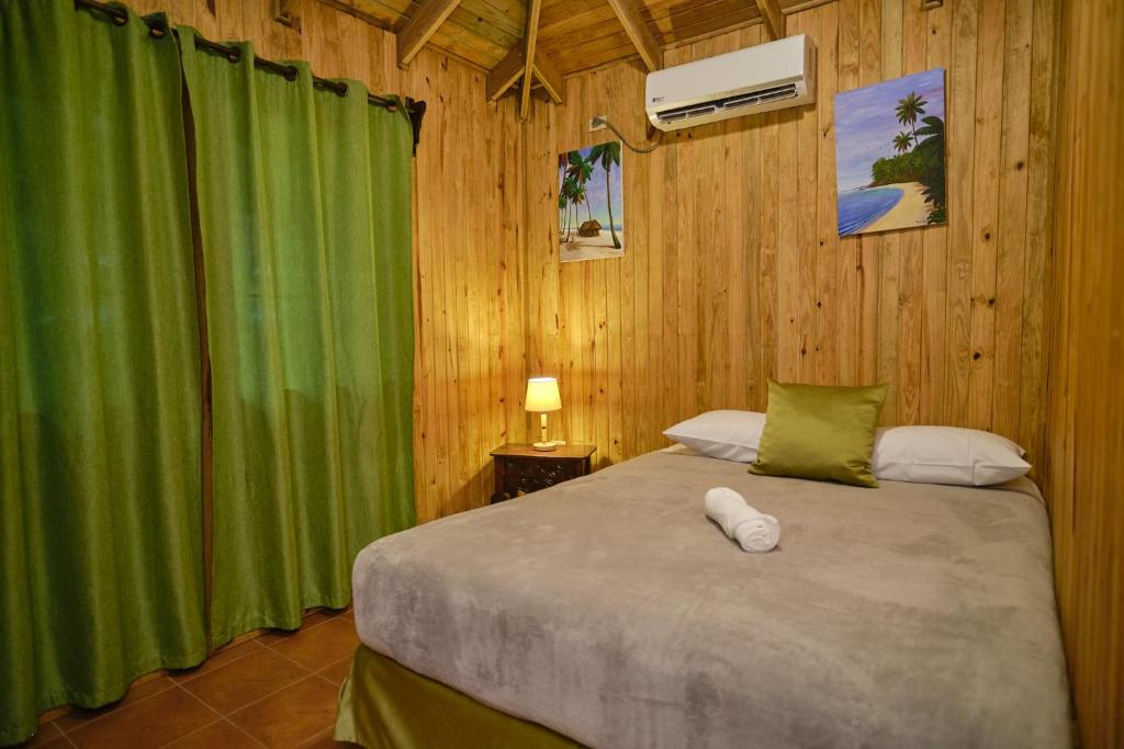 Postel nebo postele na pokoji v ubytování Hotel Playa Caribe