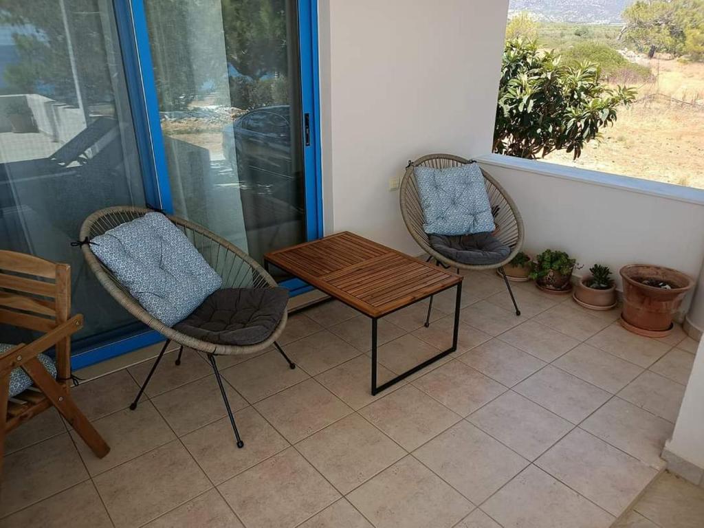 Balkón alebo terasa v ubytovaní Sea view Pine house