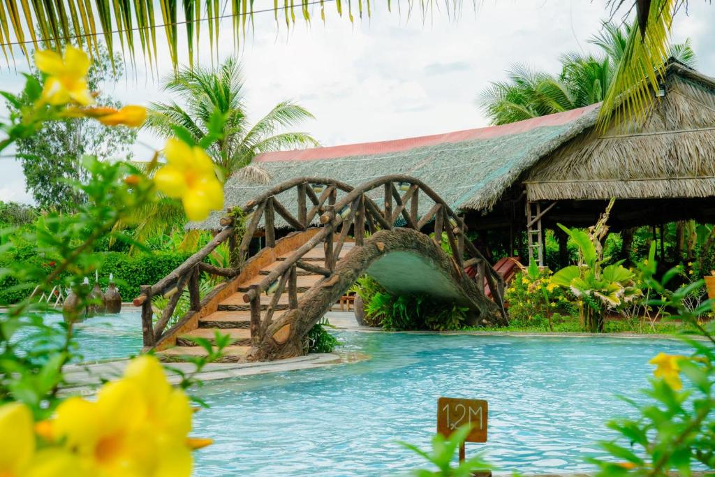 Bazén v ubytování Can Tho Ecolodge nebo v jeho okolí