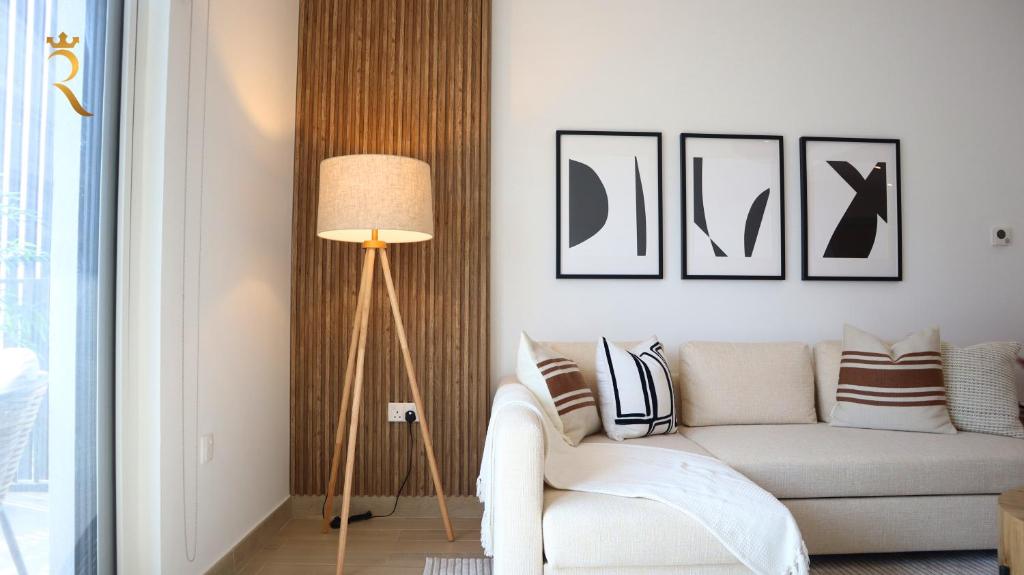 Predel za sedenje v nastanitvi Cozy 1BR Apartment Yas Island