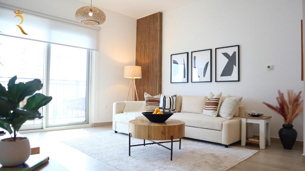 Predel za sedenje v nastanitvi Cozy 1BR Apartment Yas Island