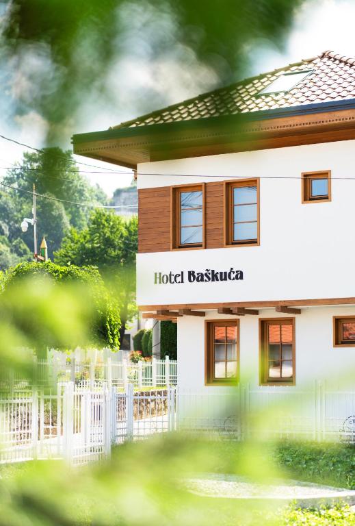 Budova, kde se hotel nachází
