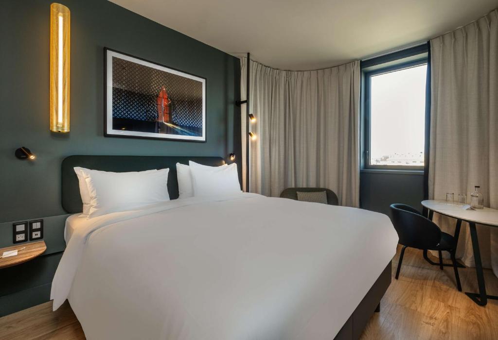 Кровать или кровати в номере Radisson Hotel Reims