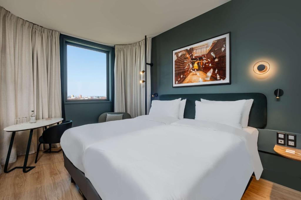 Кровать или кровати в номере Radisson Hotel Reims