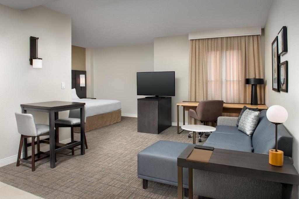 Residence Inn by Marriott Phoenix Airport photo