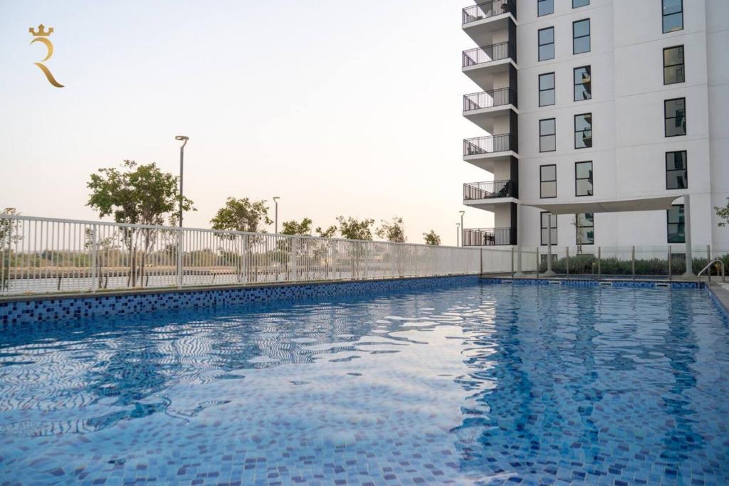 Bazen v nastanitvi oz. blizu nastanitve Cozy 1BR Apartment Yas Island