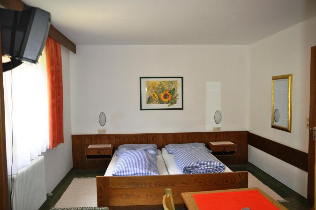 Postel nebo postele na pokoji v ubytování Jugend- und Familienhotel Venedigerhof