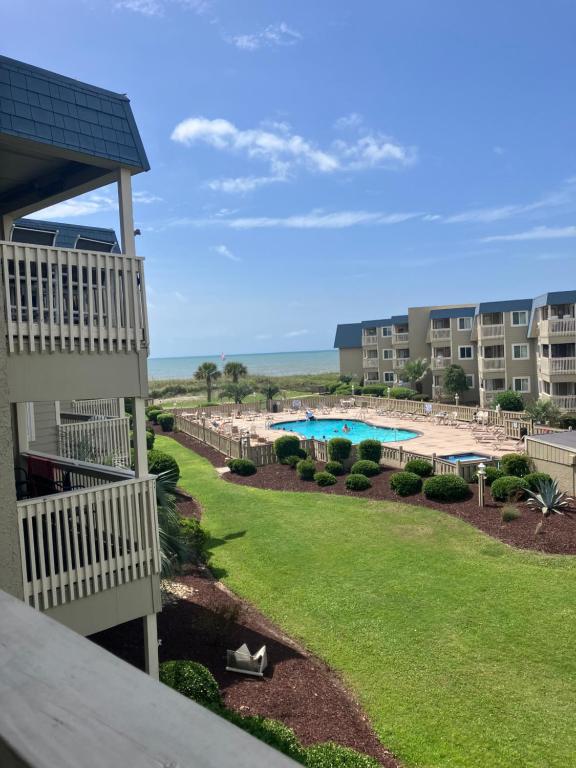 マートルビーチにあるSalt Lifeのリゾートのバルコニーから景色を望めます。