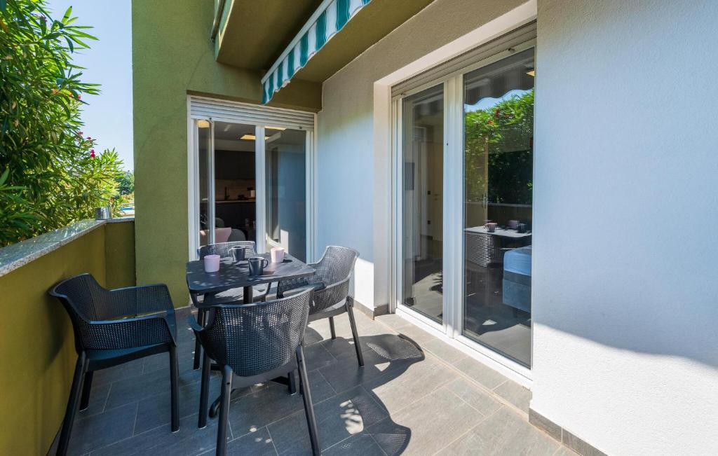1 Bedroom Beautiful Apartment In Vranici