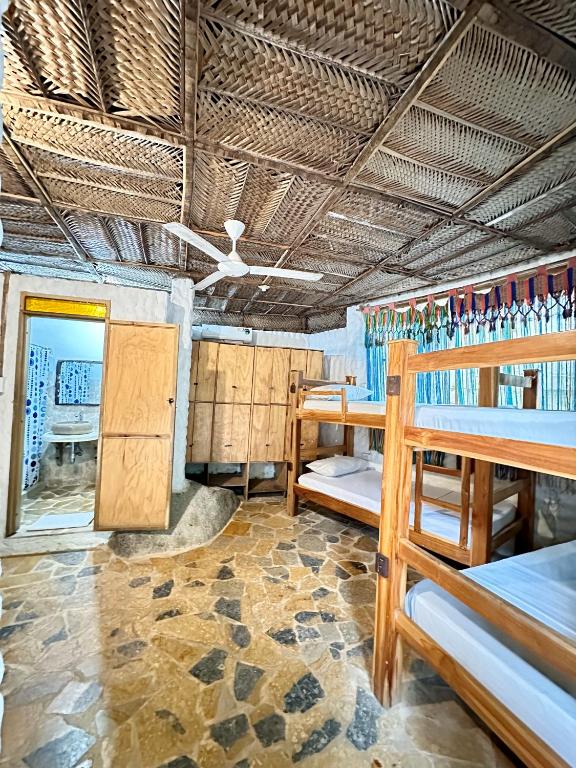 Eco Hostal Yuluka - Dormitorio Mixto De 8 Camas