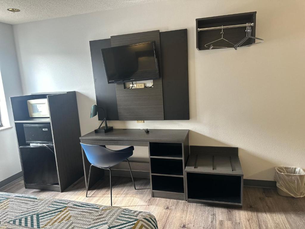 Motel 6-Wisconsin Rapids, WI - King Room With Spa Bath - Non-Smoking