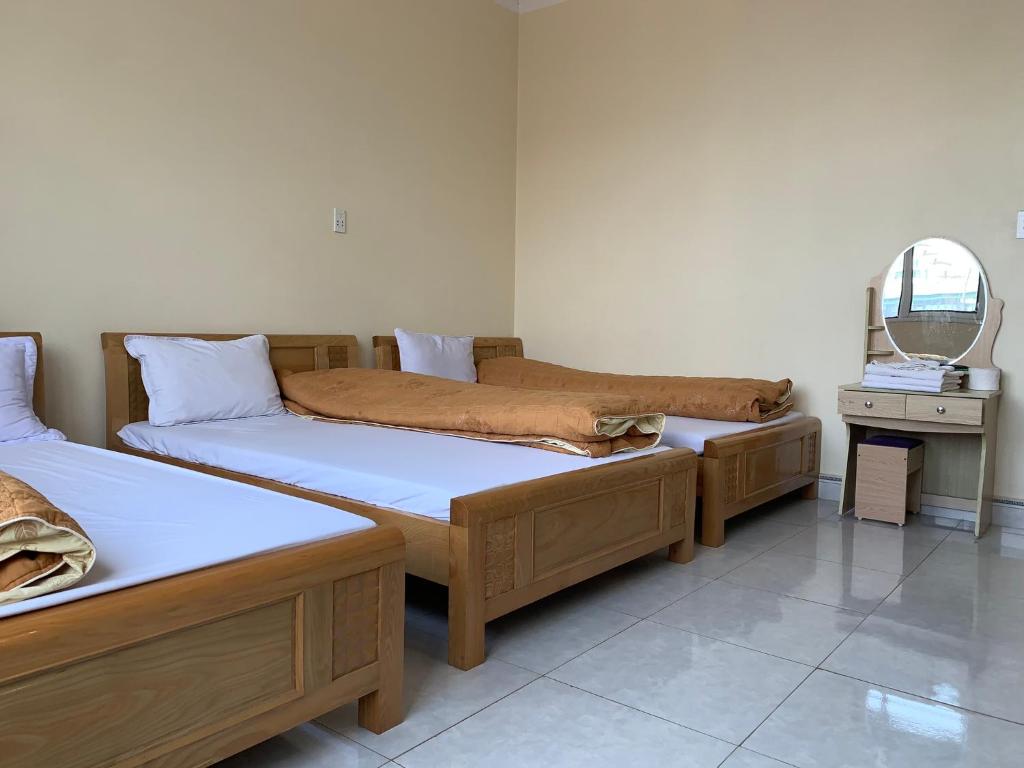 Nhà nghỉ Dương Vũ - Triple Habitación Con Balcón