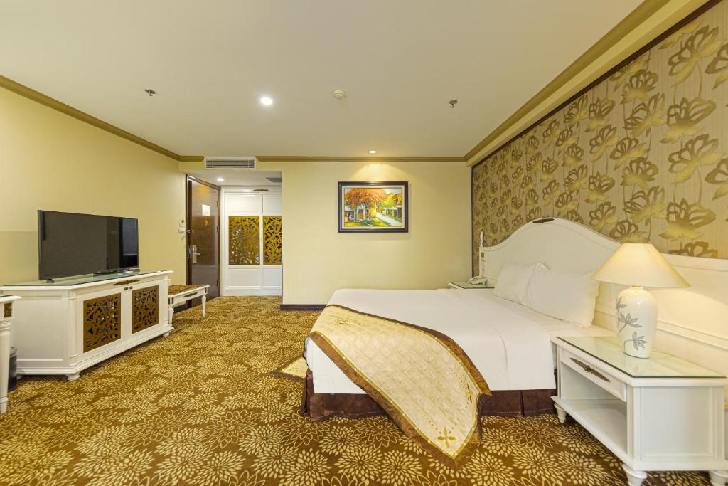 TV a/nebo společenská místnost v ubytování Chalcedony Grand Hotel