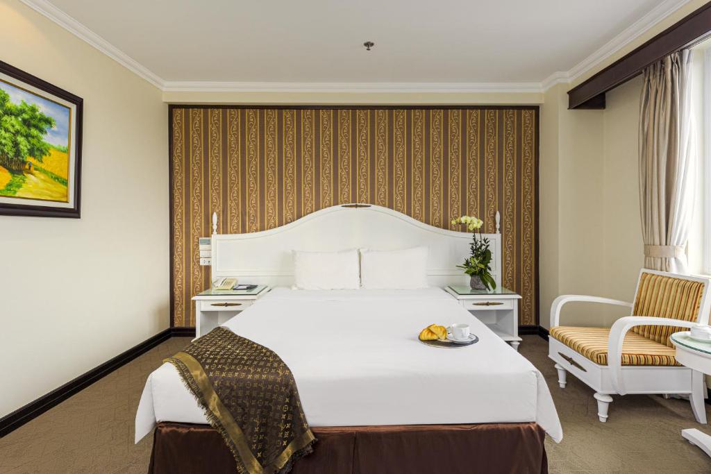 Postel nebo postele na pokoji v ubytování Chalcedony Grand Hotel