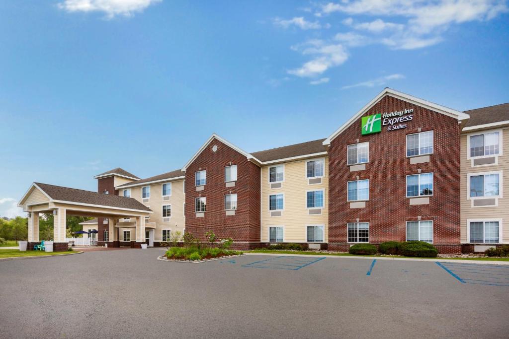 Holiday Inn Express Hotel and Suites AcmeTraverse City