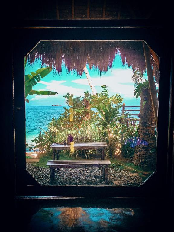ShakaBrah's beachfront cottage - One-Bedroom House