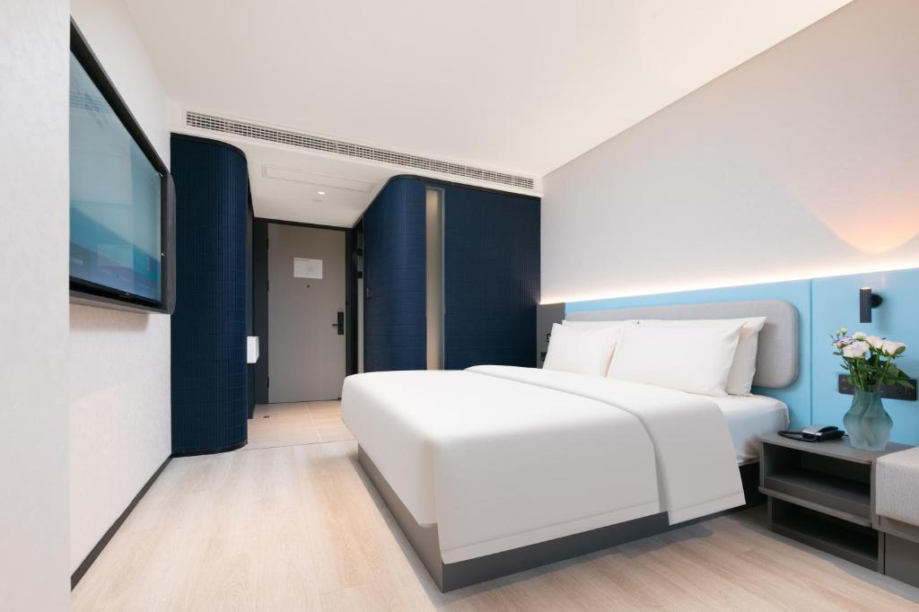 Voodi või voodid majutusasutuse Atour Light Hotel Wuhan Wanxiang City Xinhua Road toas