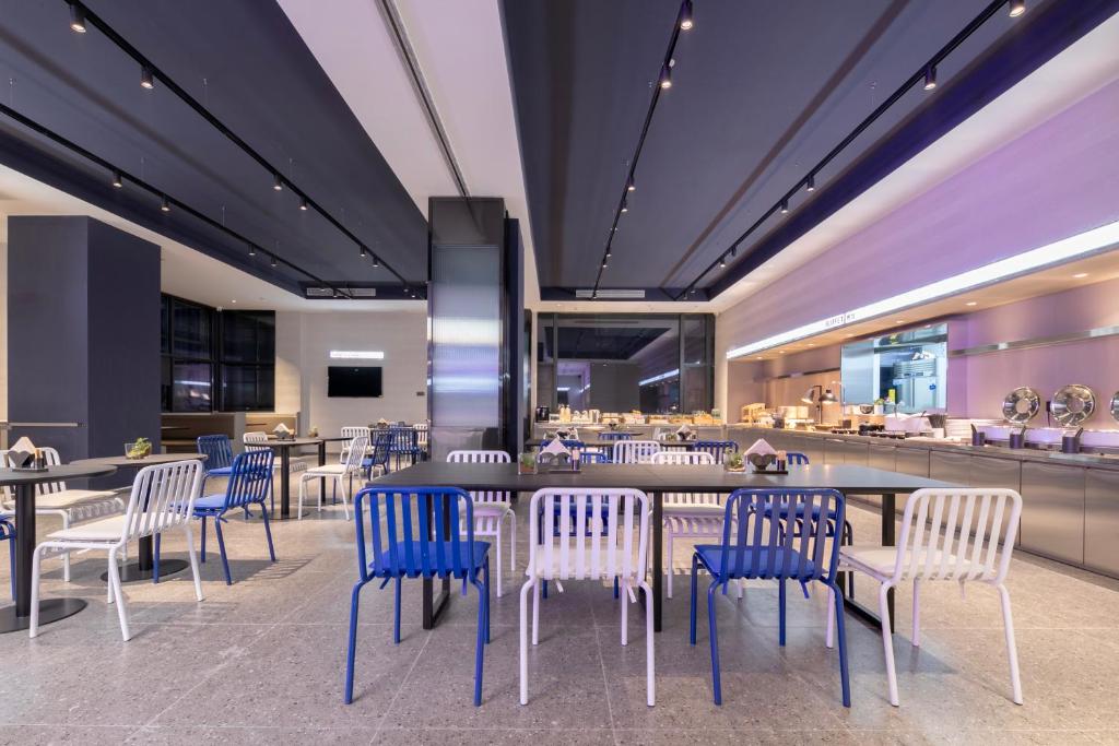 Restoran või mõni muu söögikoht majutusasutuses Atour Light Hotel Wuhan Wanxiang City Xinhua Road