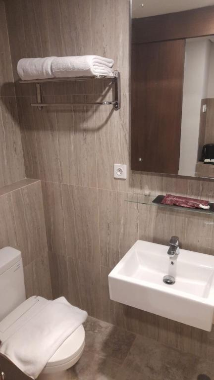 Koupelna v ubytování Nemuru Grand Suites