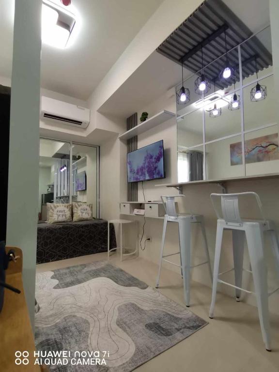 Postel nebo postele na pokoji v ubytování Olivia's Staycation Davao 1805