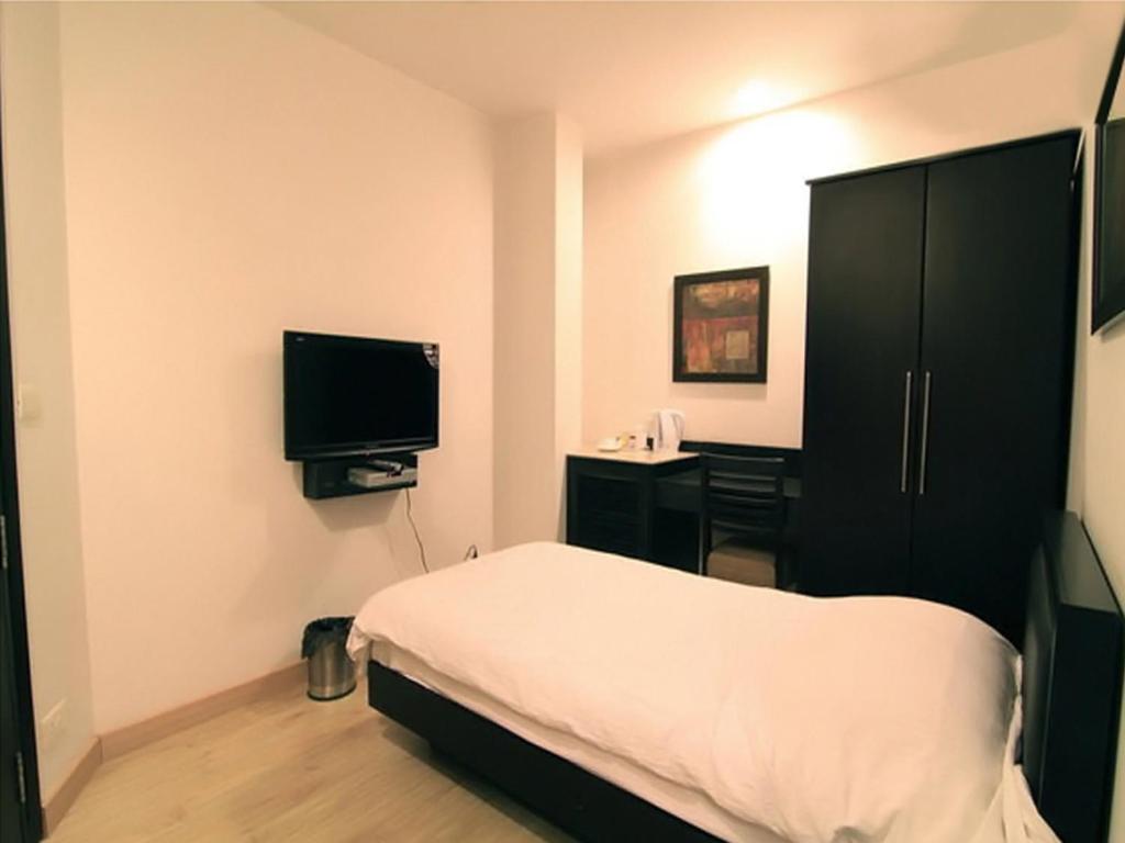 TV a/nebo společenská místnost v ubytování Rainbow Residency